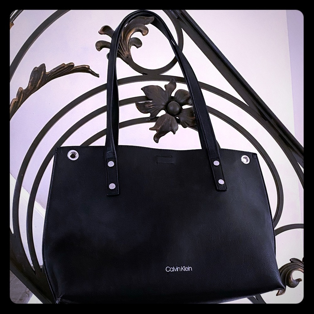 Calvin Klein REVERSIBLE faux leather shoulder bag                 style#H8GAZ8HX